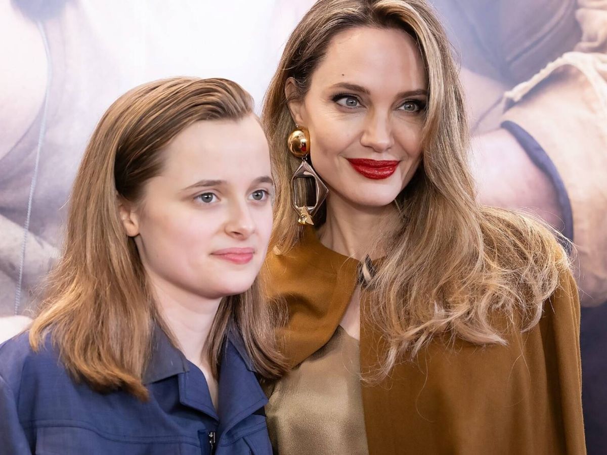Foto: Vivienne Pitt Jolie y su madre, Angelina Jolie, en Nueva York. (Gtres)