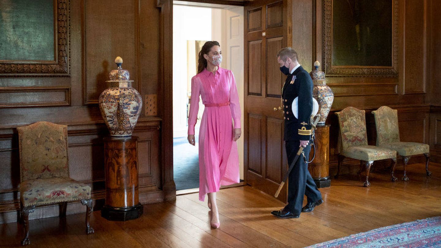 Kate Middleton con un vestido de color rosa. (Getty Images)
