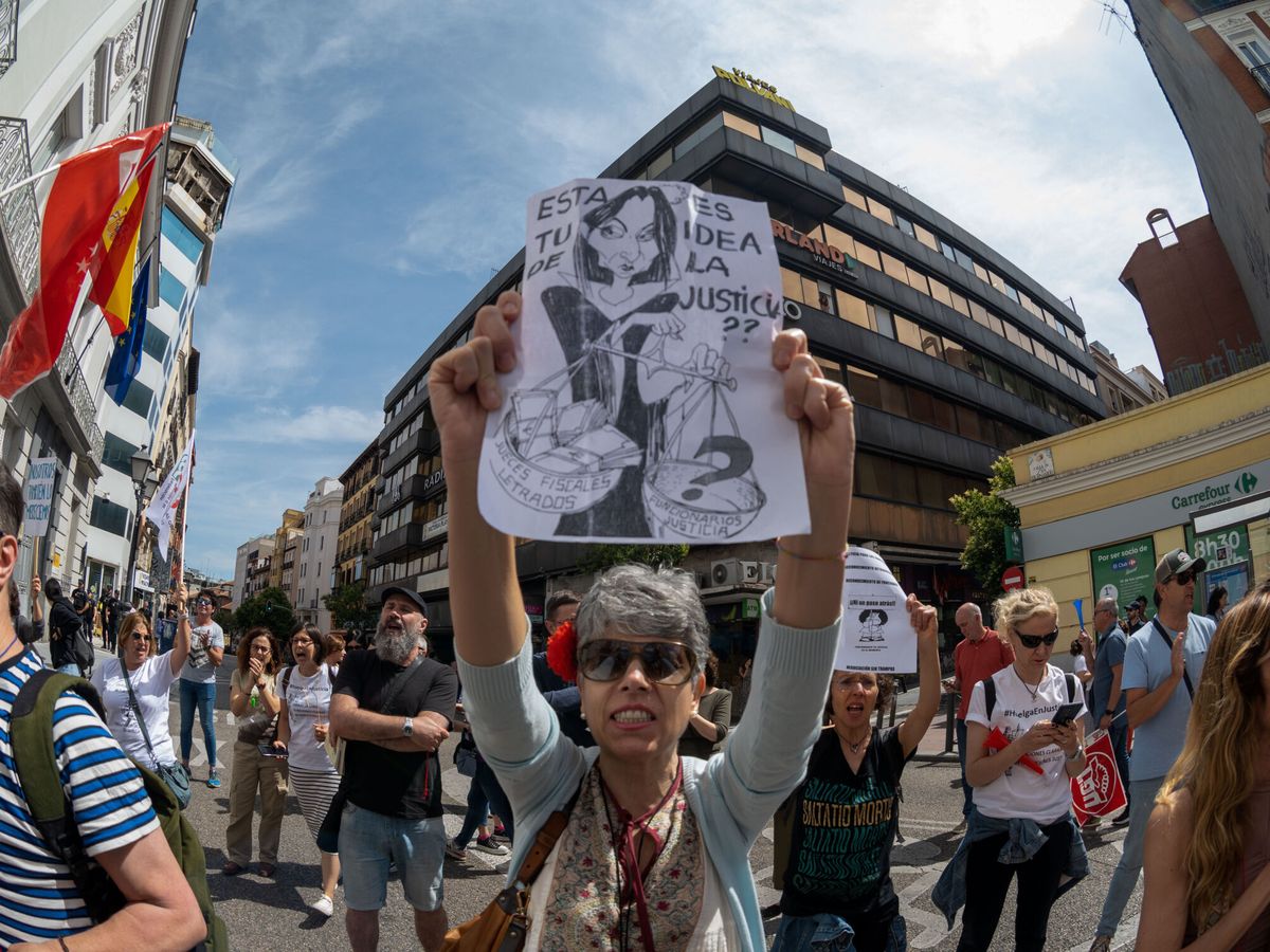 Foto: Manifestación de trabajadores de Justicia. (EFE/Fernando Villar)