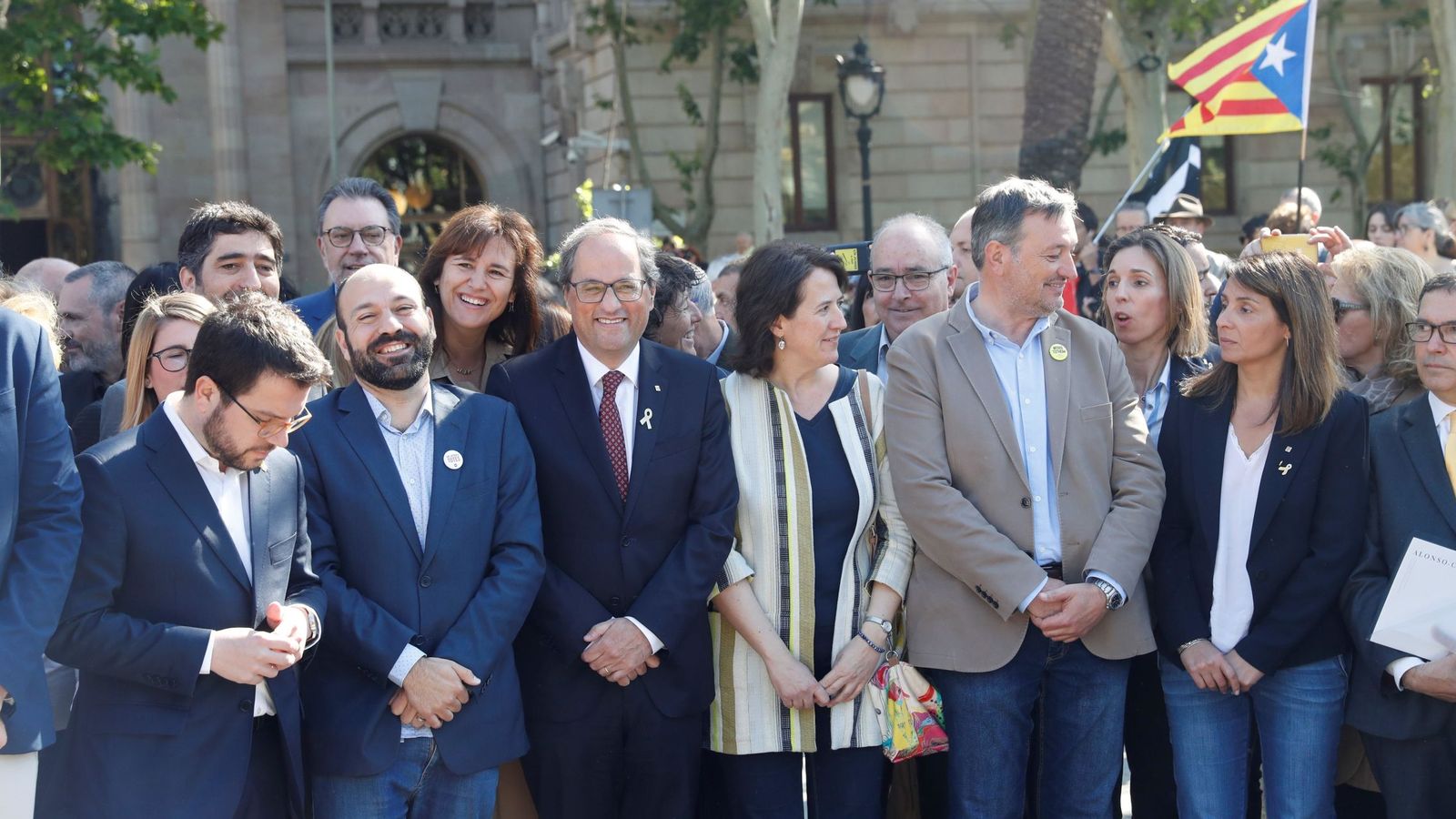 Foto: El presidente de la Generalitat, Quim Torra, junto al Govern. (EFE)