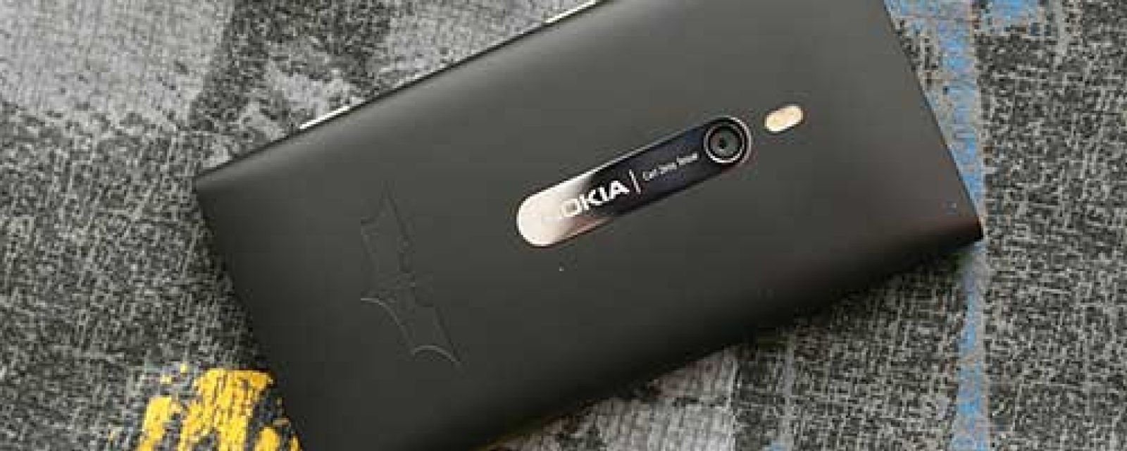 Foto: Llega el Batphone: el nuevo modelo Lumia 900 de Nokia inspirado en Batman