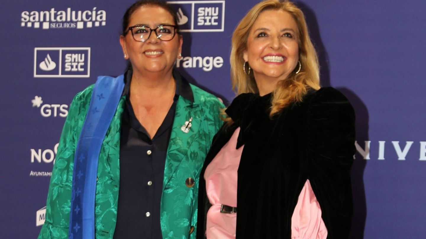 María del Monte e Inmaculada Casal, durante una de las fiestas de los Latin Grammy 2023 en Sevilla. (Europa Press)