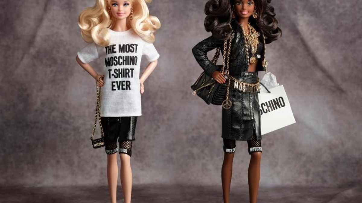 Una Barbie vestida de Moschino a la que querrás robar la ropa