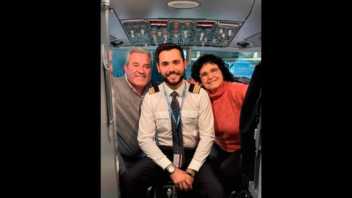 El bonito homenaje de un piloto a sus padres cuando volaron con él por primera vez