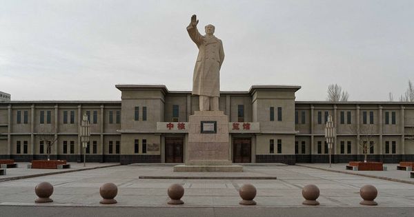 Foto: Estatua de Mao en la plaza central de la Ciudad 404 (Li Yang)