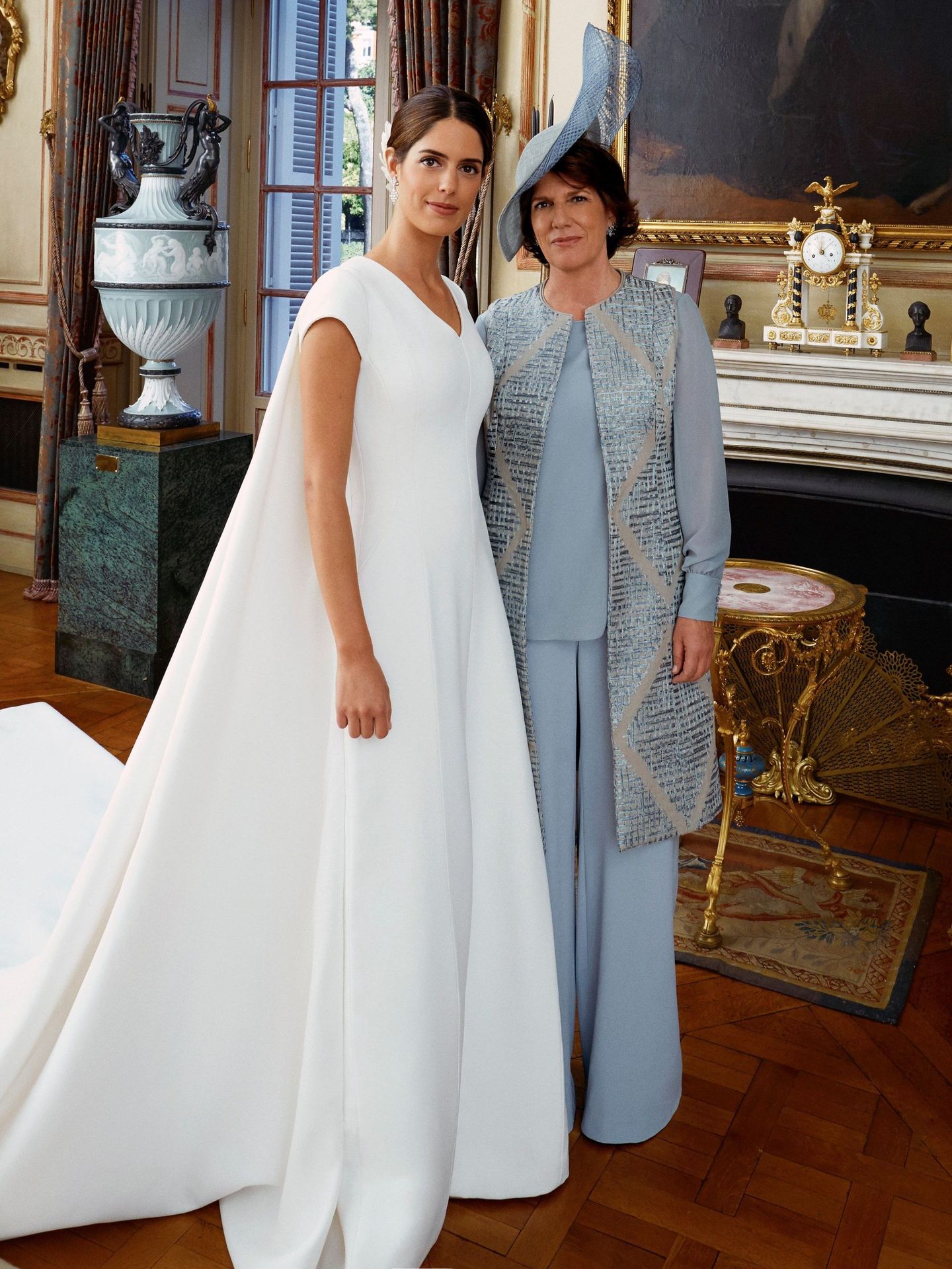 Sofía Barroso, con su hija Sofía Palazuelo el día de su boda en el palacio de Liria. (EFE)