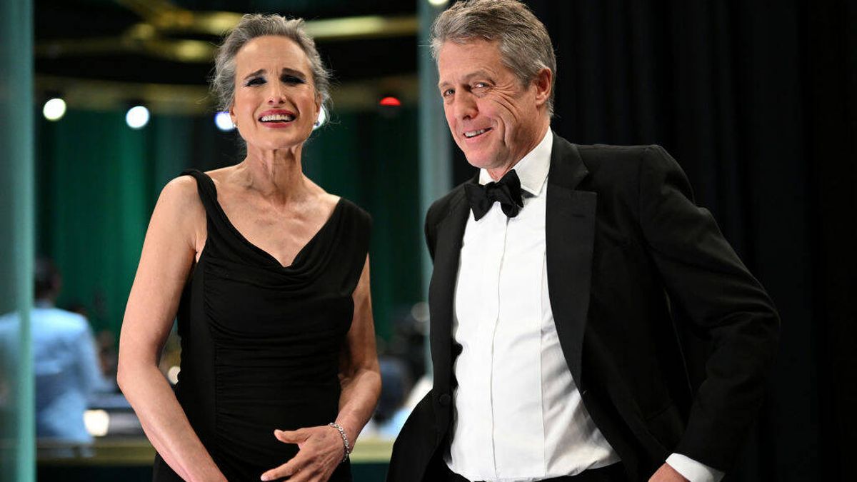 Ashley Graham rompe su silencio sobre la polémica entrevista con Hugh Grant en los Oscar