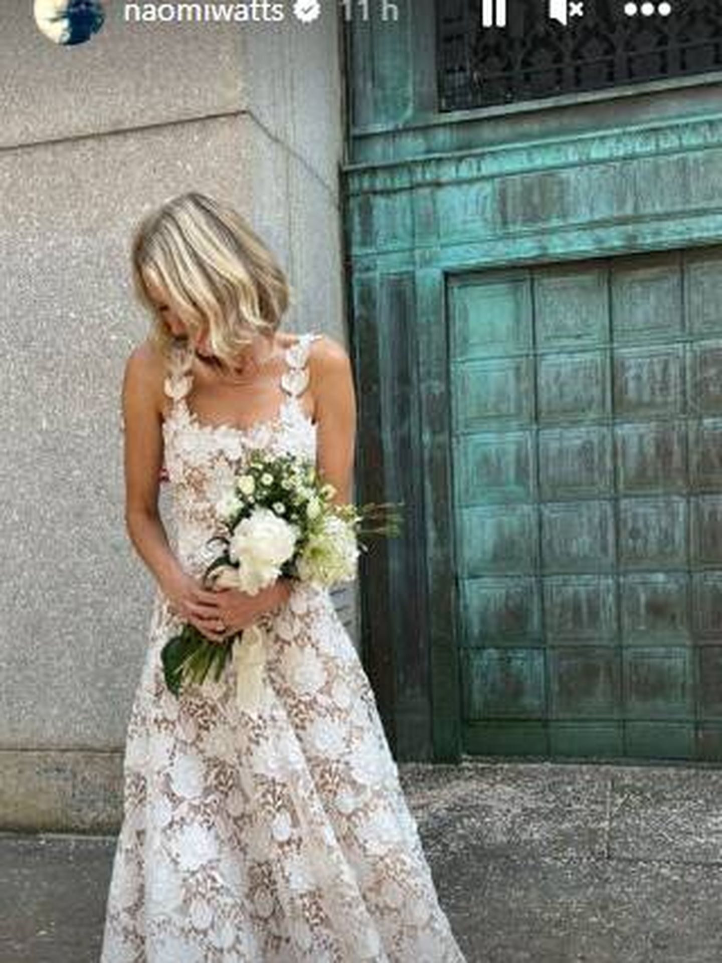 Naomi Watts, con su vestido de novia. (IG)