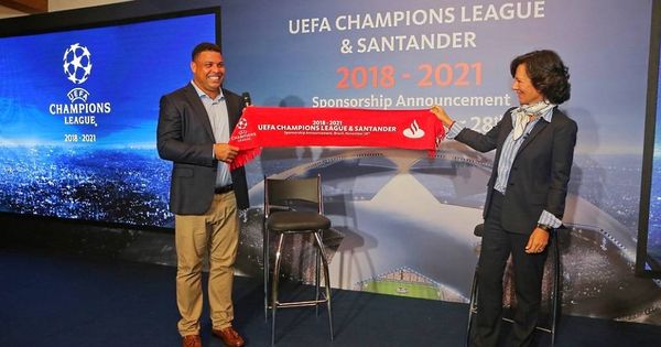 Foto: Ana Patricia Botín junto a Ronaldo Nazario. (UEFA)