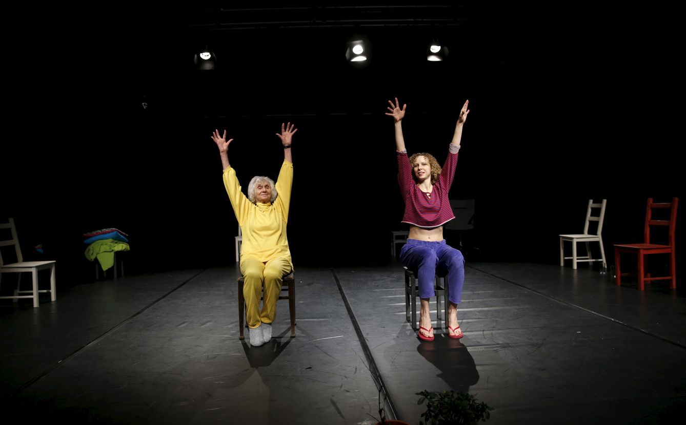 Una obra de teatro interpretada por una superviviente de Auschwitz en el Tak-Theater de Berlín, Alemania. (Reuters)