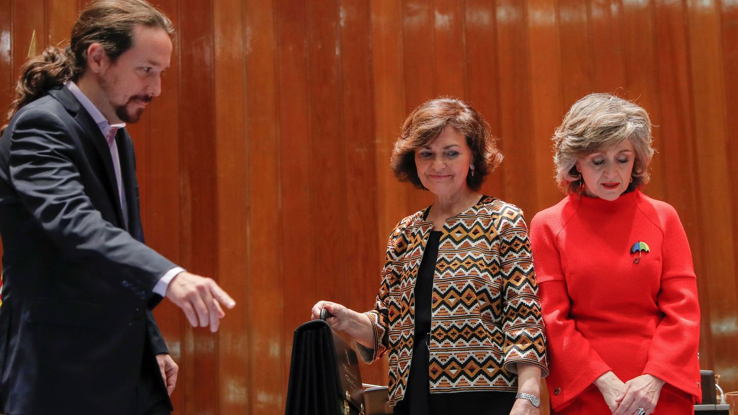 Pablo Iglesias, con Carmen Calvo y la ya exministra Luisa Carcedo, el pasado 13 de enero en la toma de posesión del vicepresidente segundo y titular de Derechos Sociales y Agenda 2030. (Reuters)