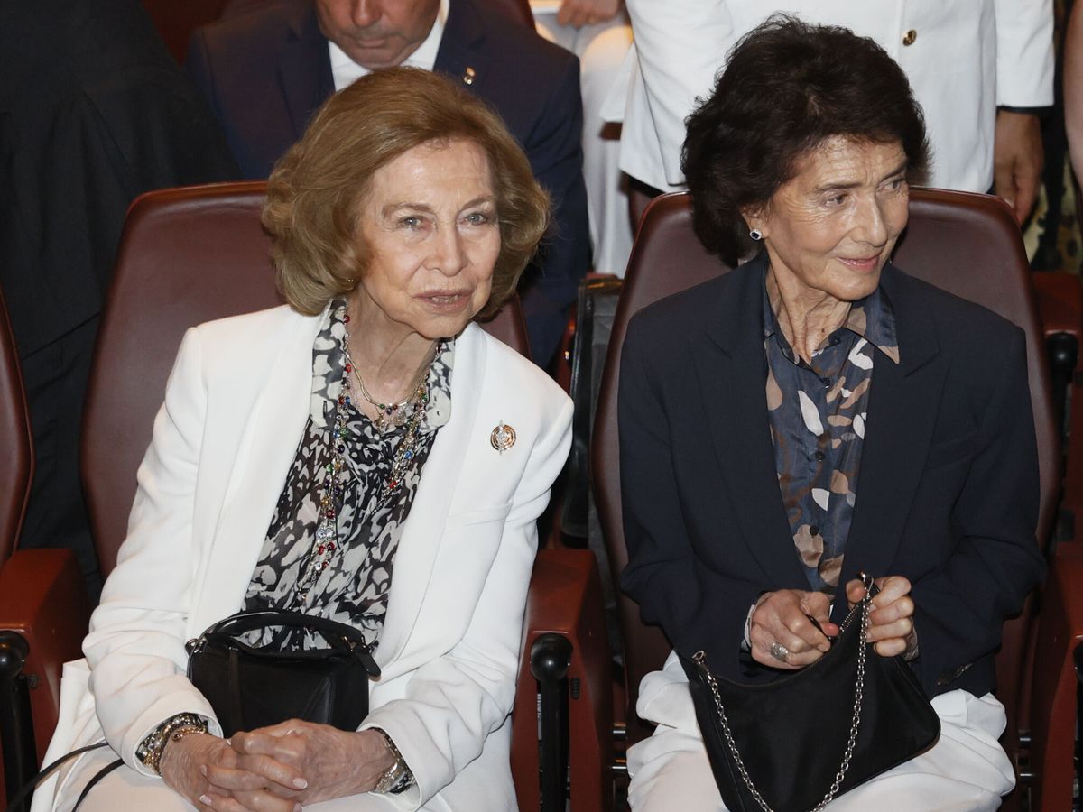 Foto: La reina Sofía, acompañada por Paloma O'Shea, presidenta de la Escuela Superior de Música Reina Sofía. (EFE/Mariscal)