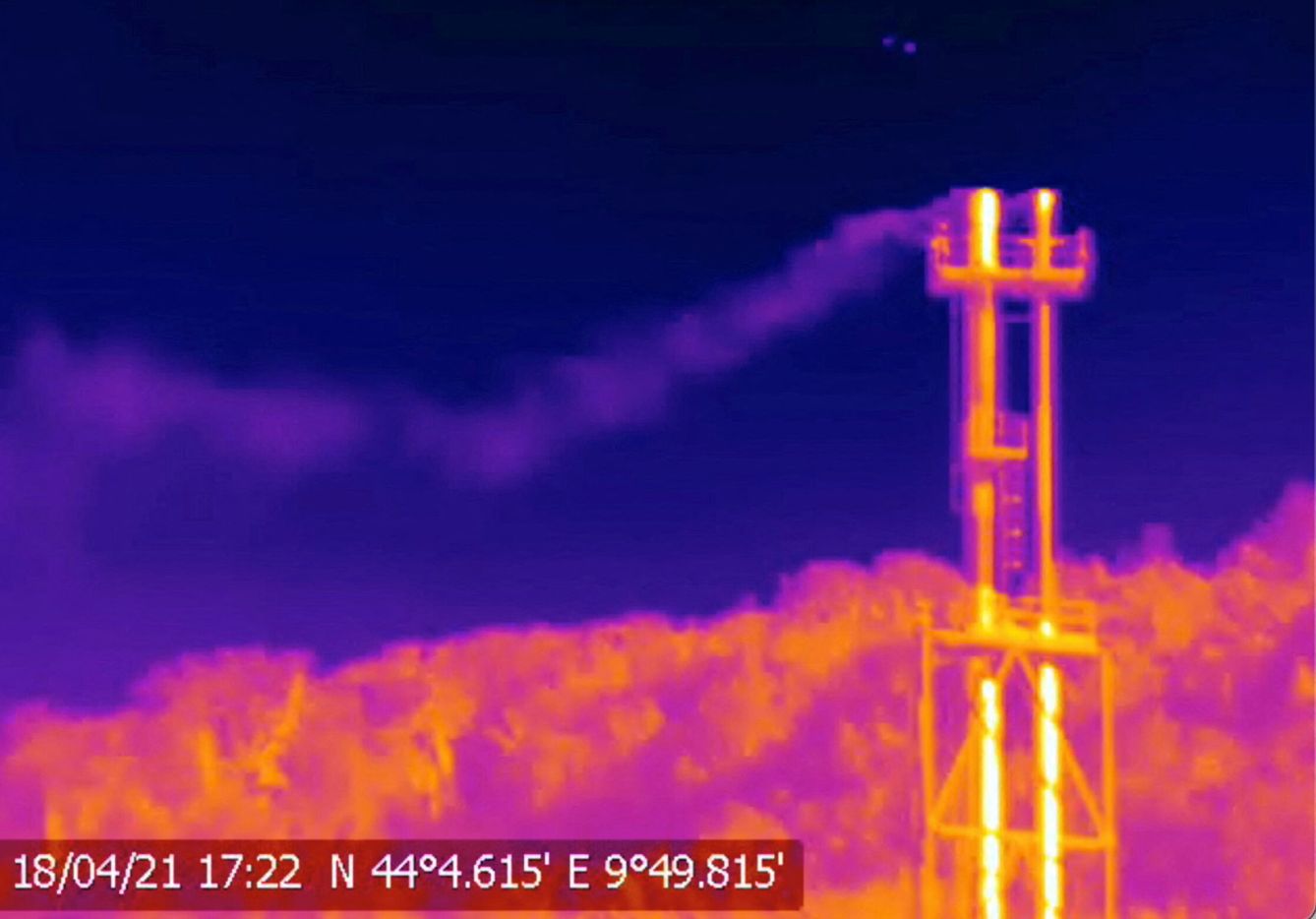 Emisiones de metano de la industria petroquímica captadas por una cámara infrarroja. (CATF/James Turitto/Reuters)