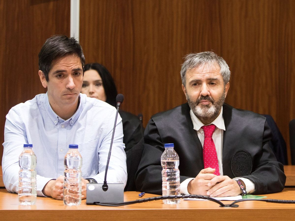 Foto: El acusado Rodrigo Lanza (i), junto a su abogado, Endika Zulueta (d), durante la última sesión del juicio. (EFE)