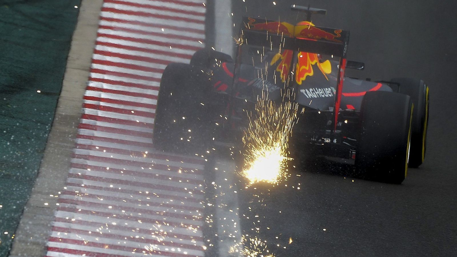 Foto: Max Verstappen con su Red Bull en el GP de Hungría.