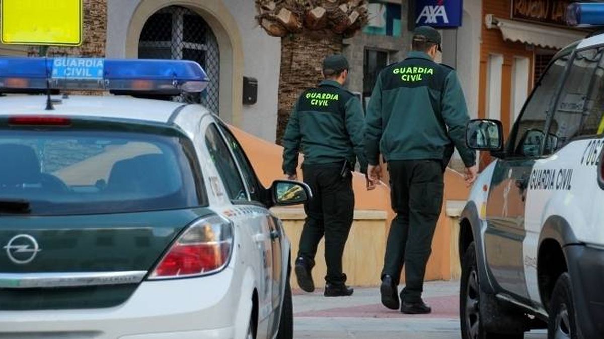 La Guardia Civil retirará el arma a los agentes sospechosos de violencia de género