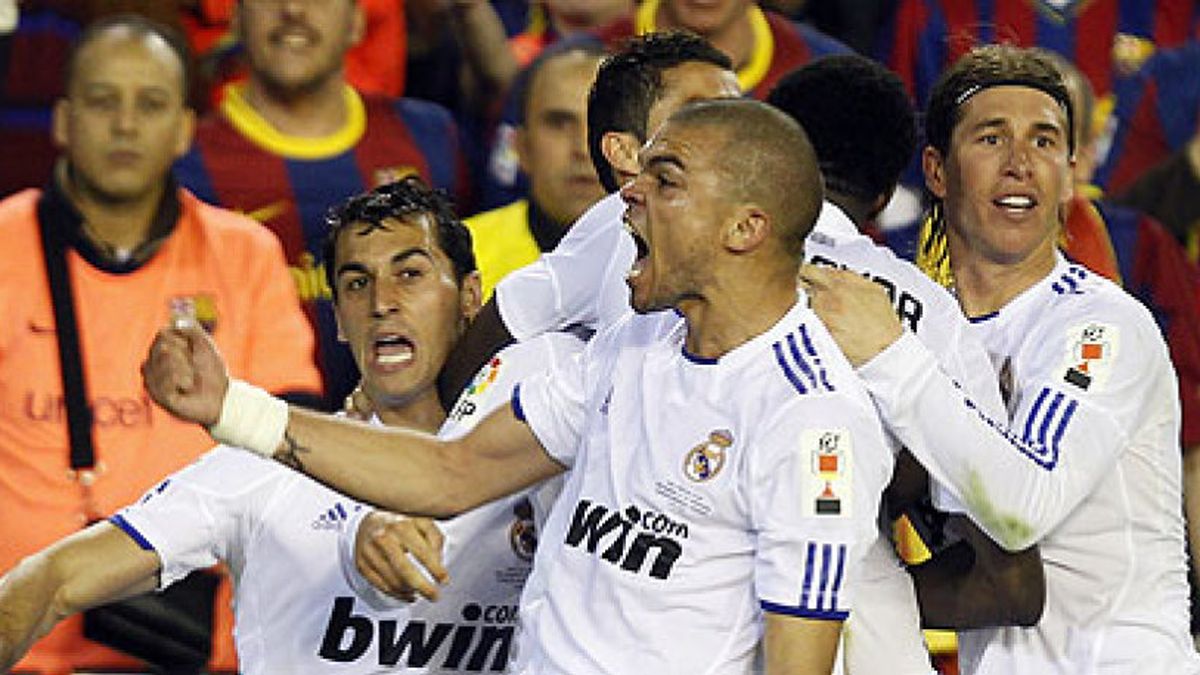 Pepe se lió a cortes de manga con la afición azulgrana tras el gol de Ronaldo