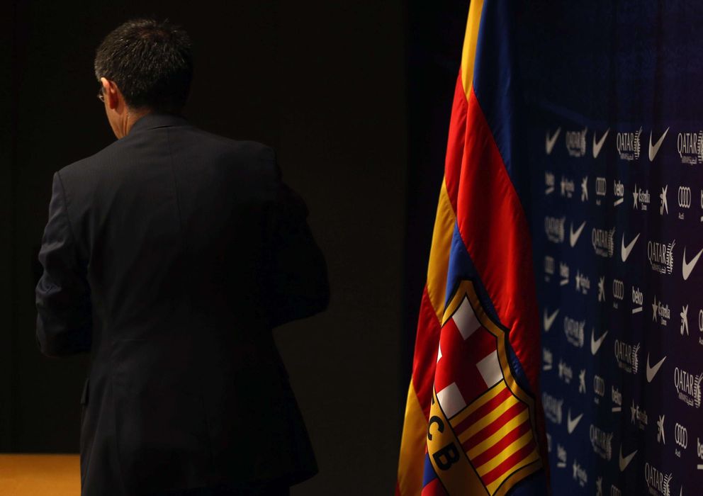 Foto: Josep Maria Bartomeu, tras acabar la rueda de prensa en la que anunció el adelanto de las elecciones. (EFE)
