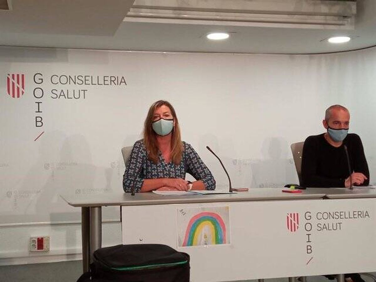 Foto: Lafau, junto a la 'consellera' de Salud y Consumo, Patricia Gómez. (Europa Press) 