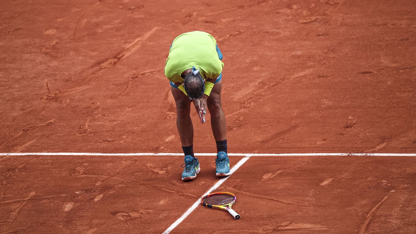 Nadal no puede contener la emoción tras vencer en París. (EFE/Martin Divisek)