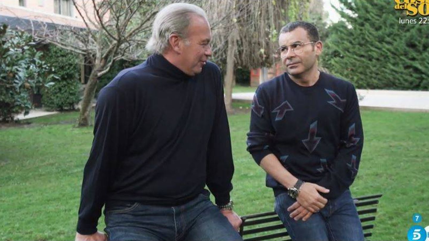 Bertín y Jorge Javier, en el jardín. (Mediaset)