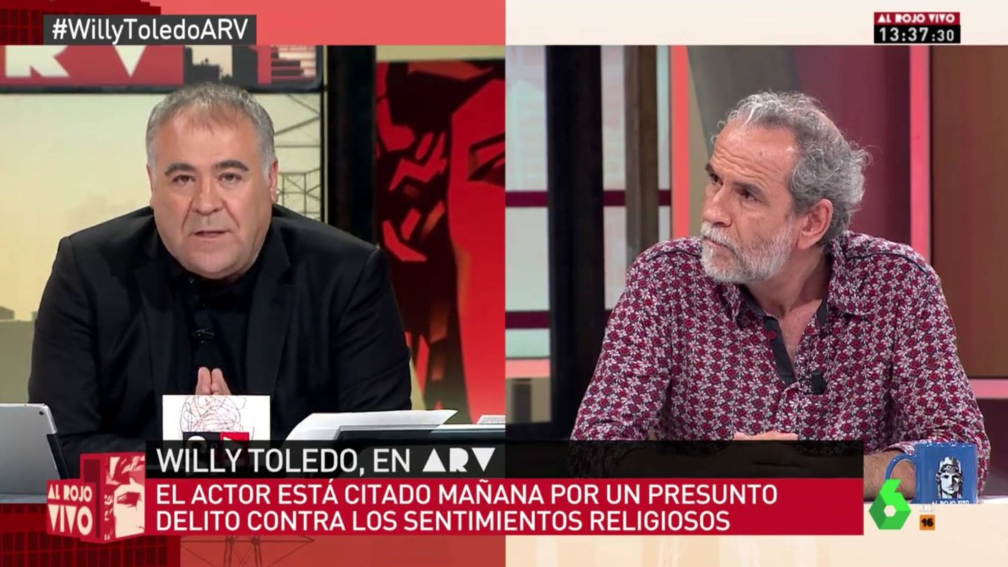 Ferreras y en su mesa Willy Toledo.