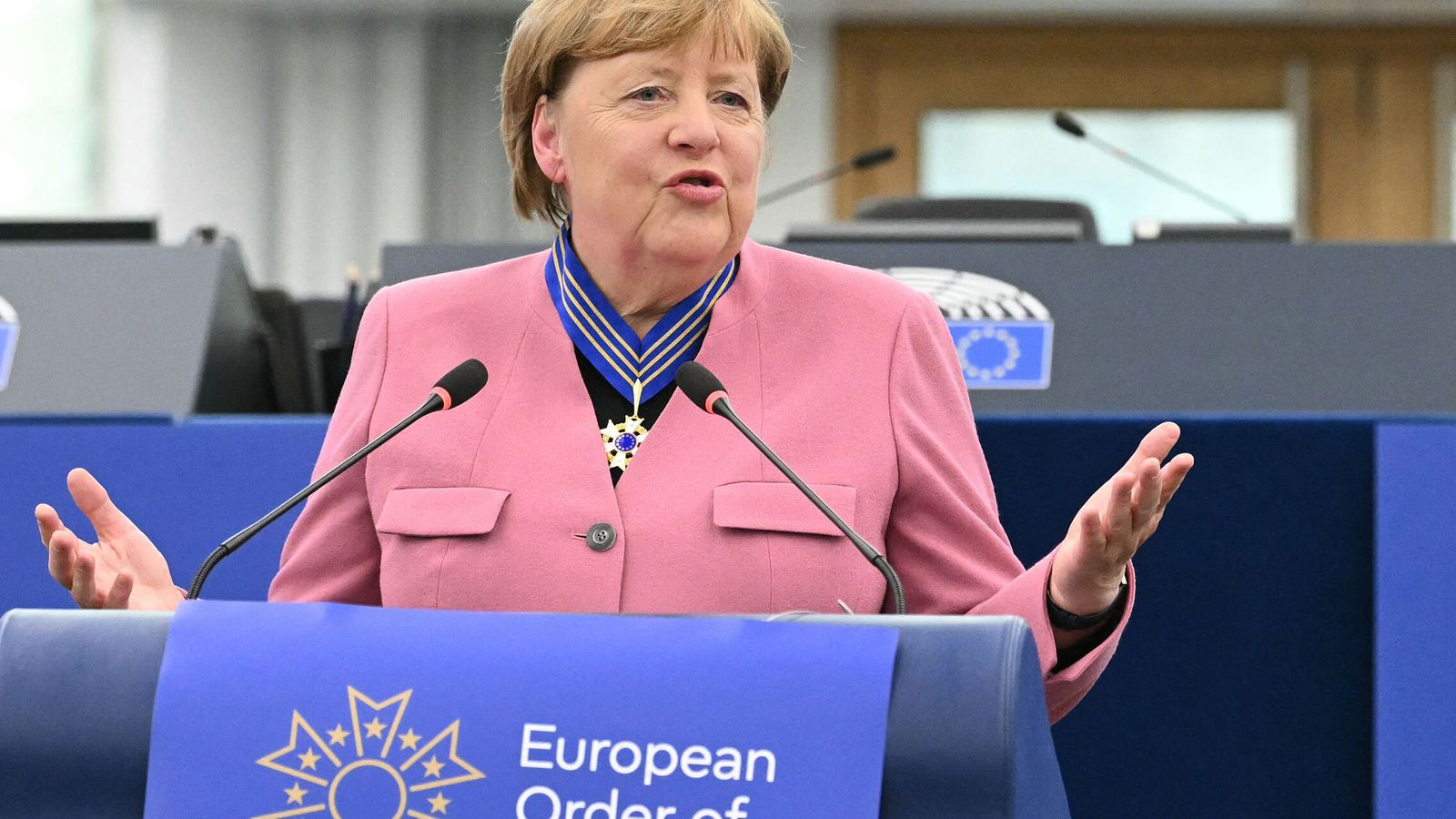 ¿El 'triunfal' regreso de Merkel? Tras su candidatura para ser la "susurradora" europea de Putin