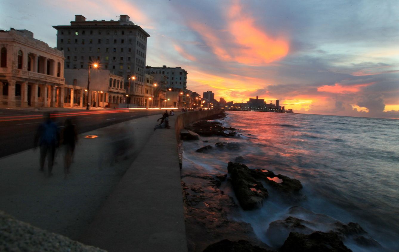 El Malecón de La Habana. Apenas 180 kilómetros separan la isla de Florida. (Reuters)