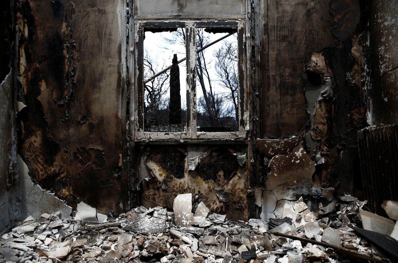 Interior de una vivienda quemada en Mati. (Reuters)