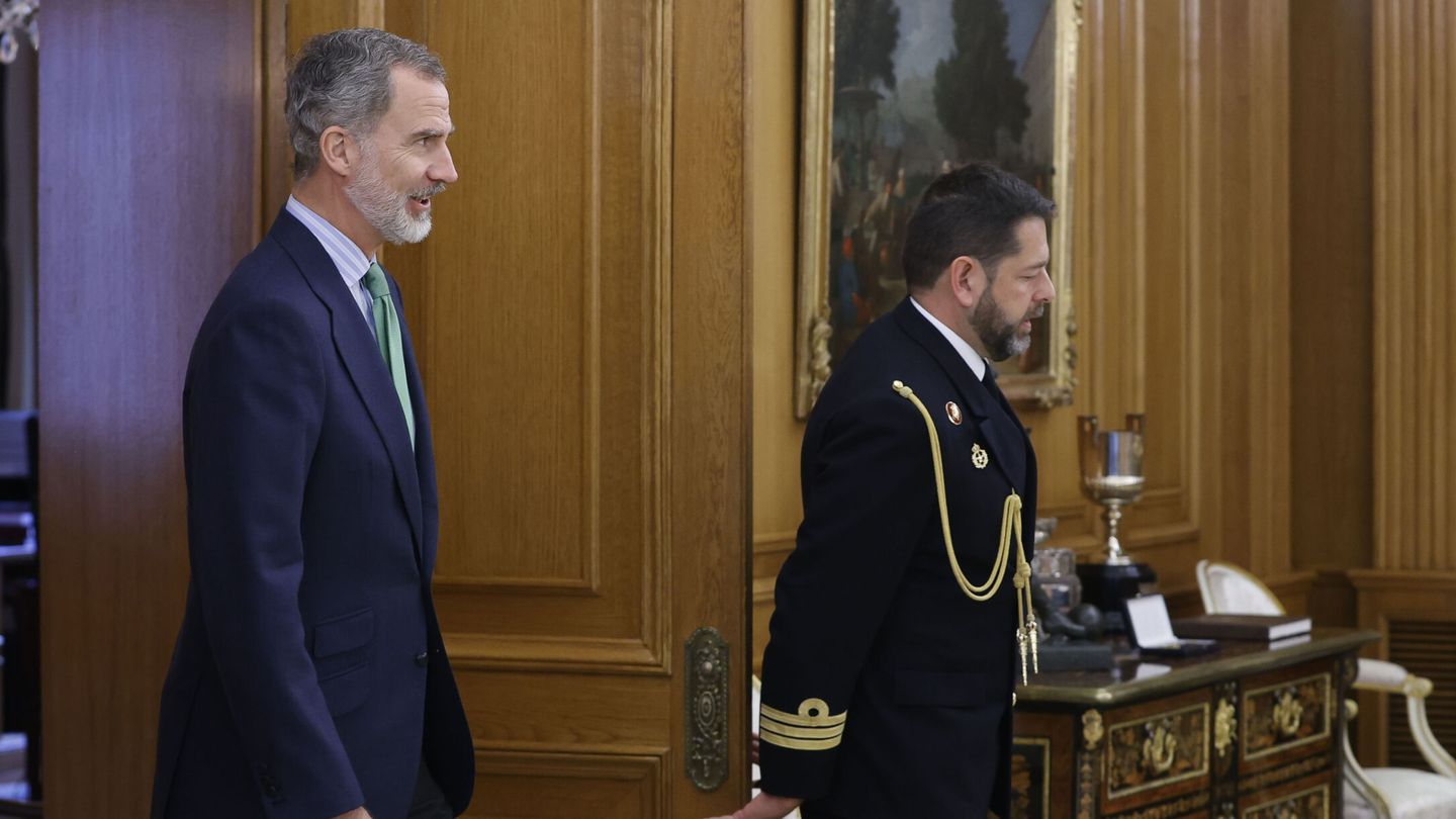 El Rey espera en la Zarzuela a miembros de la Diputación de la Grandeza de España. (EFE/Mariscal) 