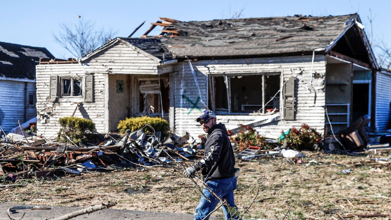 Un hogar destruido por el paso del tornado en Mayfield (Tannen Maury/EFE)