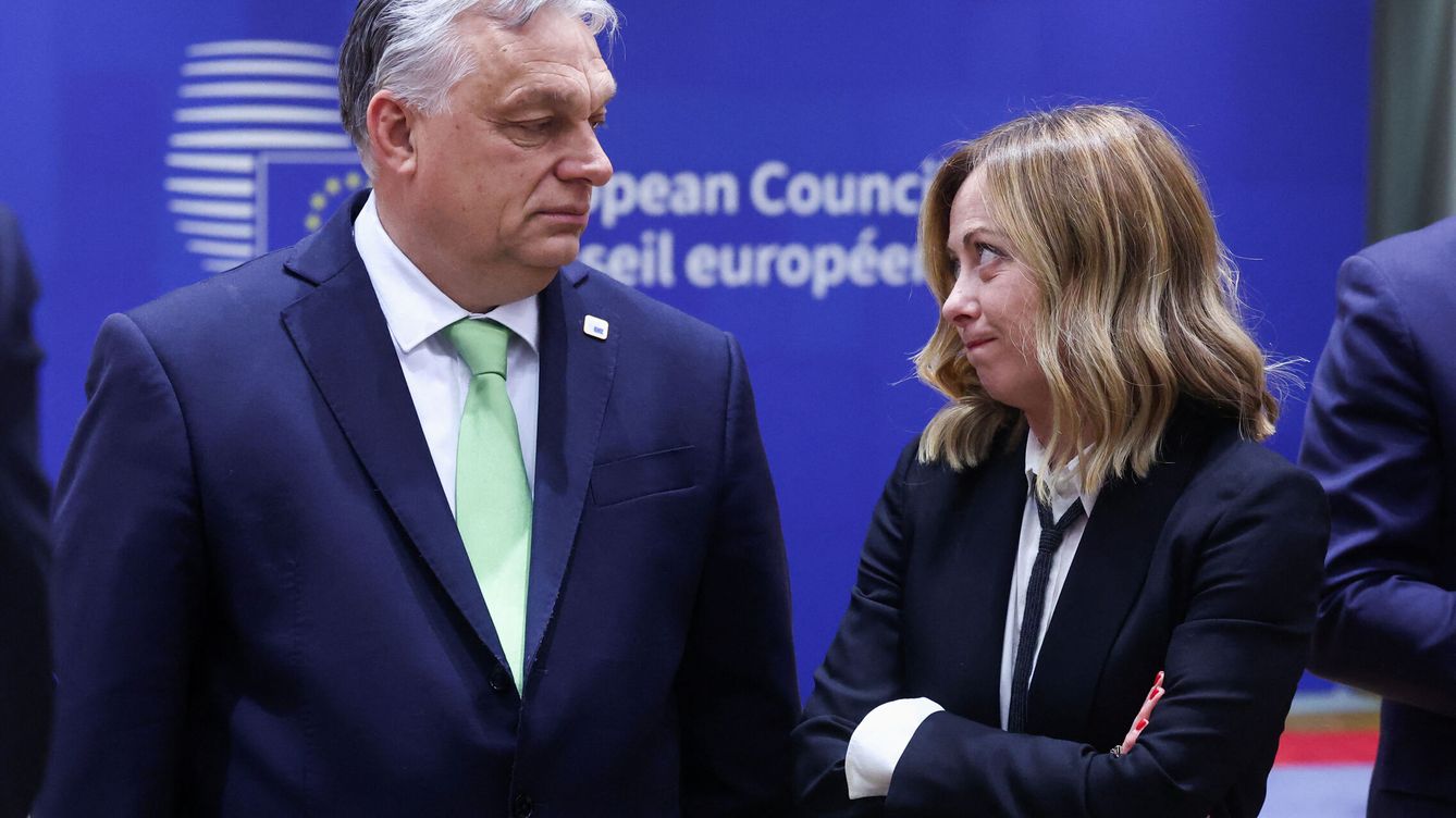 Foto: El primer ministro húngaro, Viktor Orbán, y la italiana Giorgia Meloni, en una cumbre en Bruselas. (Reuters/Yves Herman)