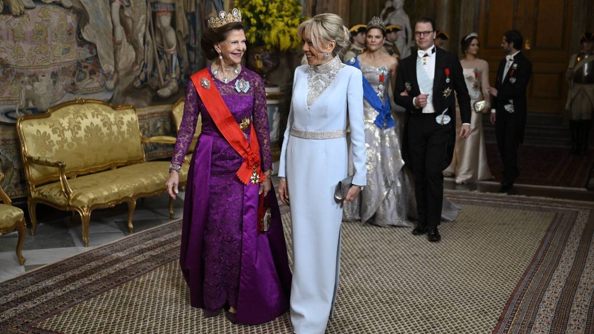 Brigitte Macron se inspira en la reina Camila con un vestido de cuello joya para su cena de gala en Suecia