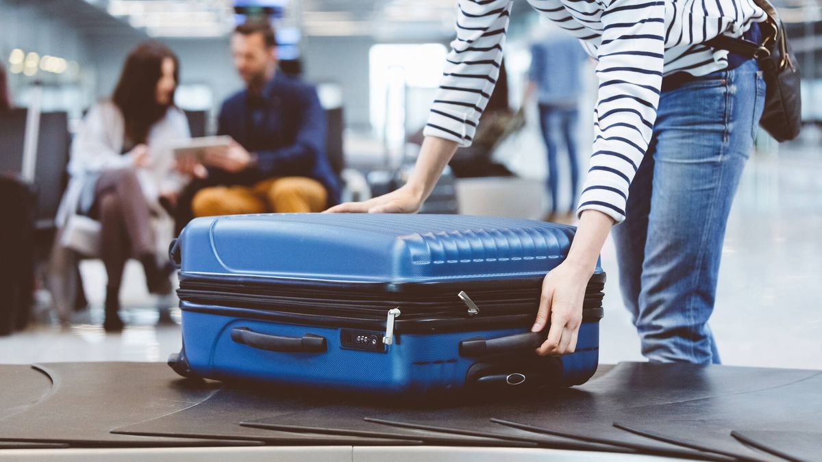 La brillante idea de una aerolínea para evitar la pérdida de maletas y agilizar su recogida