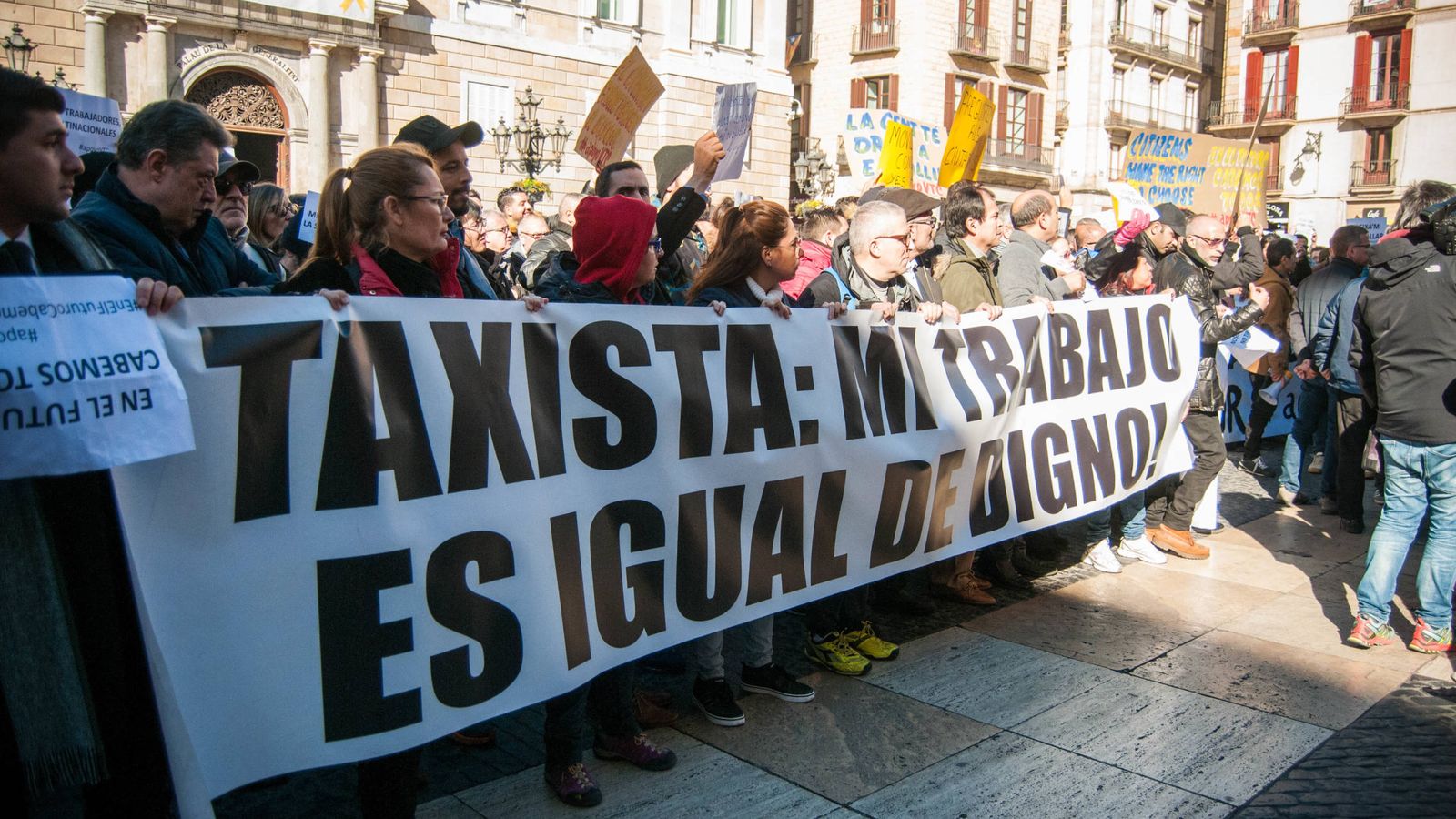 Foto: Manifestación de conductores de VTC el pasado 25 de enero en Barcelona contra las medidas en torno al sector del taxi. (Carmen Castellón)