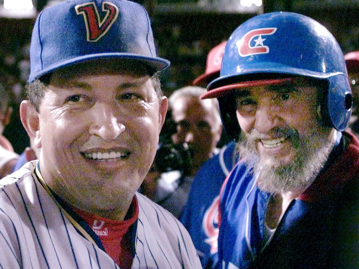 Chávez y Castro jugando béisbol en La Habana. (Reuters)