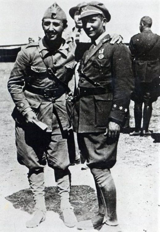 Francisco (izquierda) y Ramón Franco, en 1923. (Alfonso/Vegap)