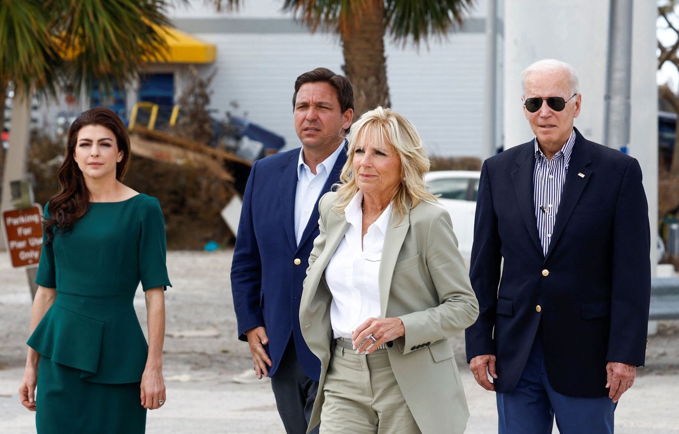 Los DeSantis y los Biden, durante una visita a Florida de la pareja presidencial. (Reuters)