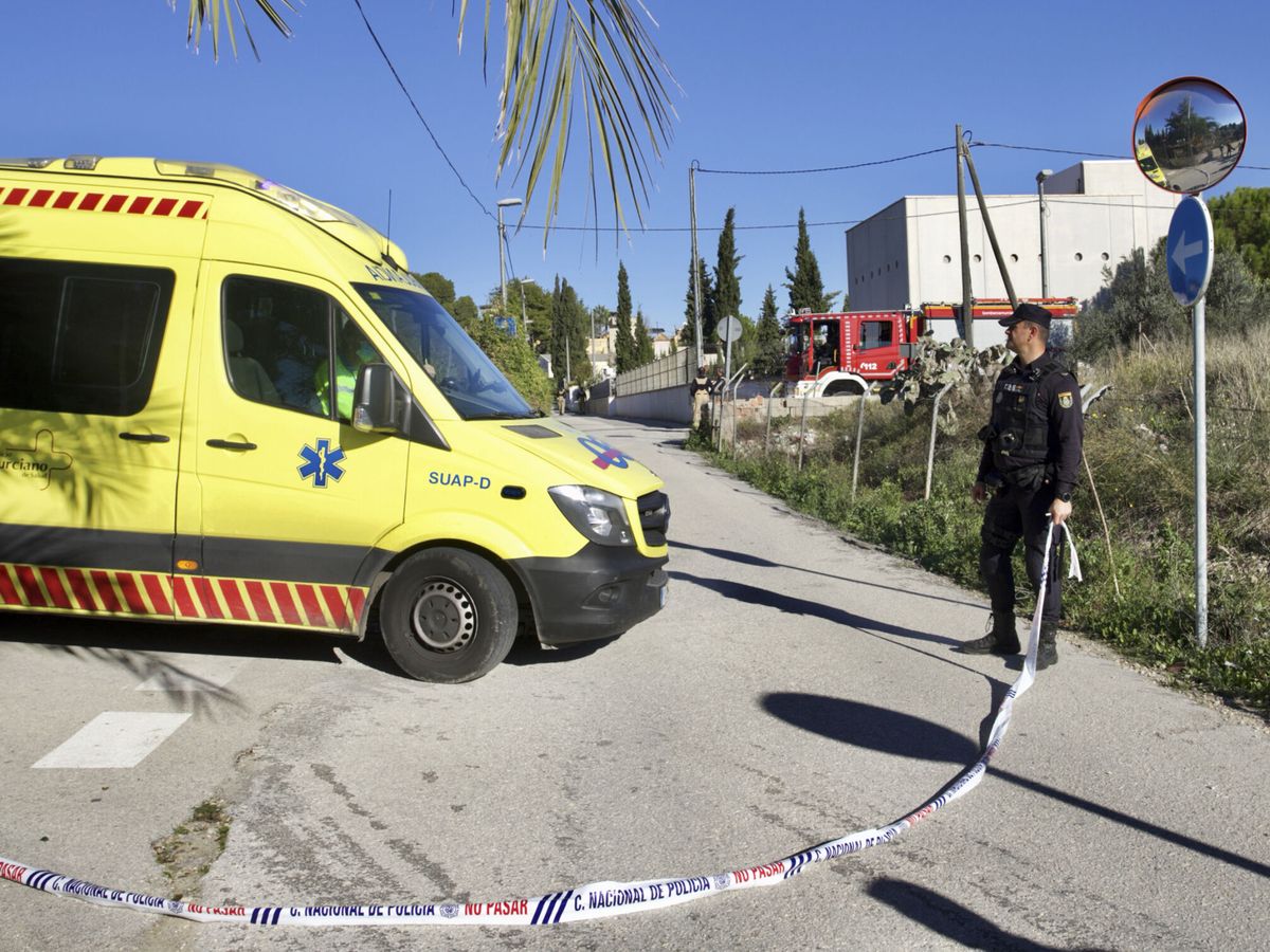 Foto: Una ambulancia en una imagen de archivo. (EFE/Juan Carlos Caval)