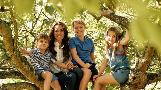 Kate Middleton con sus tres hijos. (Instagram/@princeandprincessofwales)