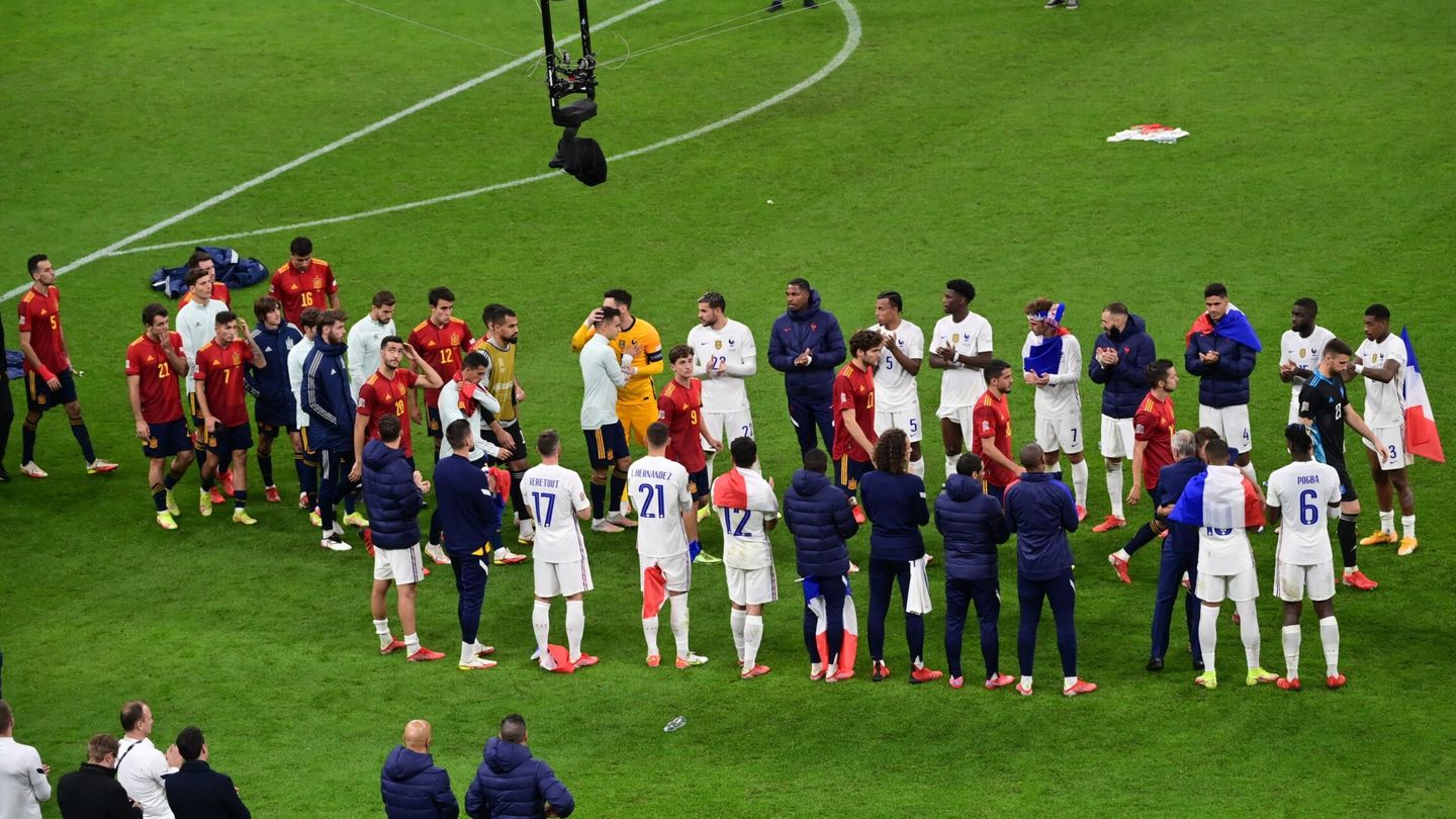 Los jugadores de la Selección tras perder la final de la Nations League. (EFE/Marco Betorello)