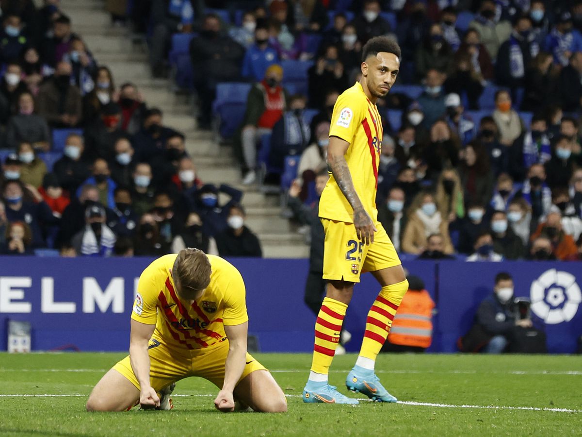 Foto: Los azulgranas se lamentan tras fallar un gol. (Reuters/Albert Gea)