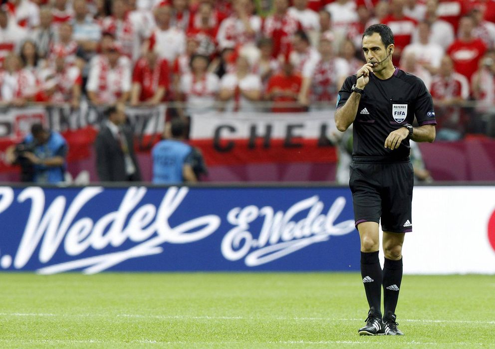 Foto: Velasco Carballo, durante la Eurocopa de 2012, debuta este miércoles en el Mundial de Brasil.