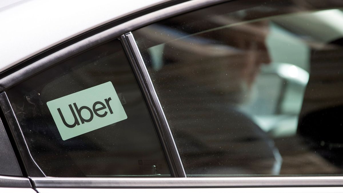 Uber amenaza con irse de California si le obliga a contratar a sus conductores