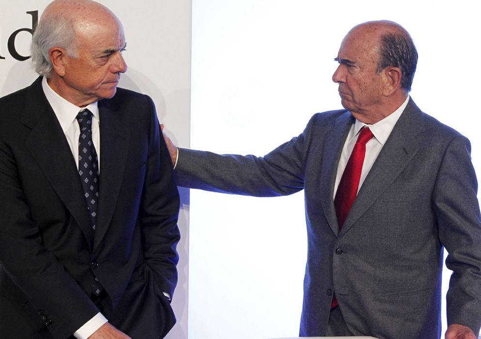 Foto: El presidente de BBVA, Francisco  Francisco González, y el de Banco Santander, Emilio Botín. (EFE)