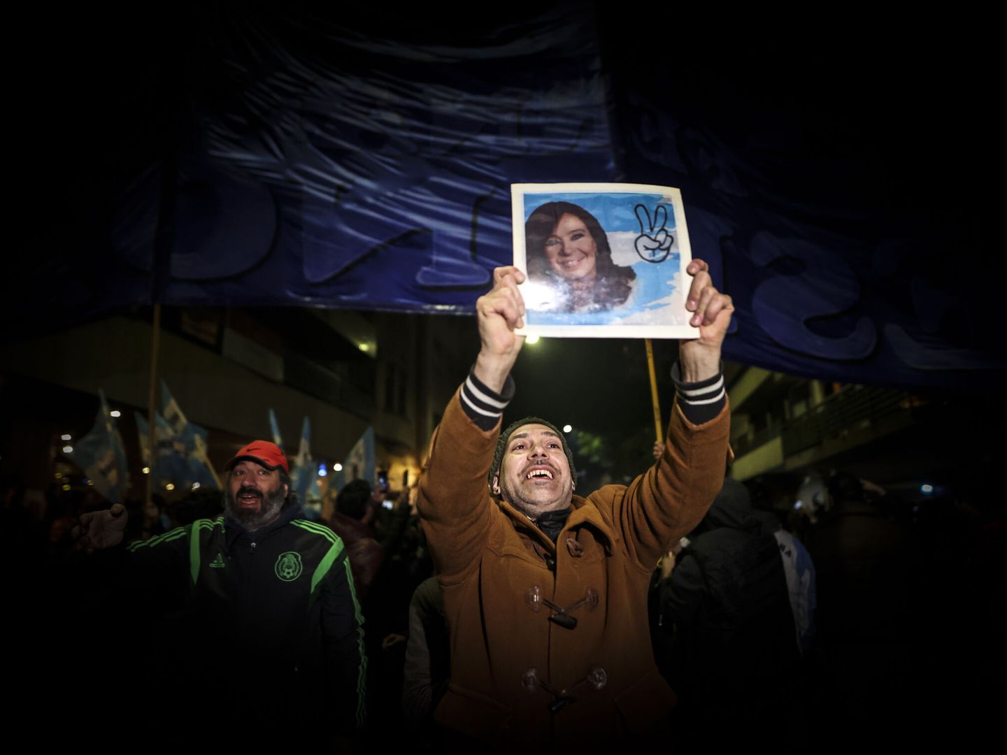 Manifestantes demuestran su apoyo a Cristina Kirchner. (EFE /Juan Ignacio Roncoroni) 