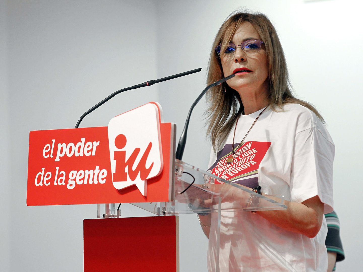 La eurodiputada de IU, Ángela Vallina, en una imagen de archivo de la campaña de las elecciones europeas. (EFE)