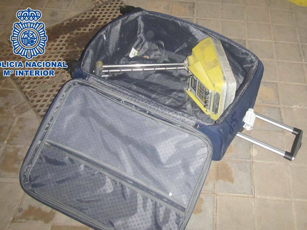 Foto: Maleta y maletín radioactivo encontrando en Usera. (Policía Nacional)