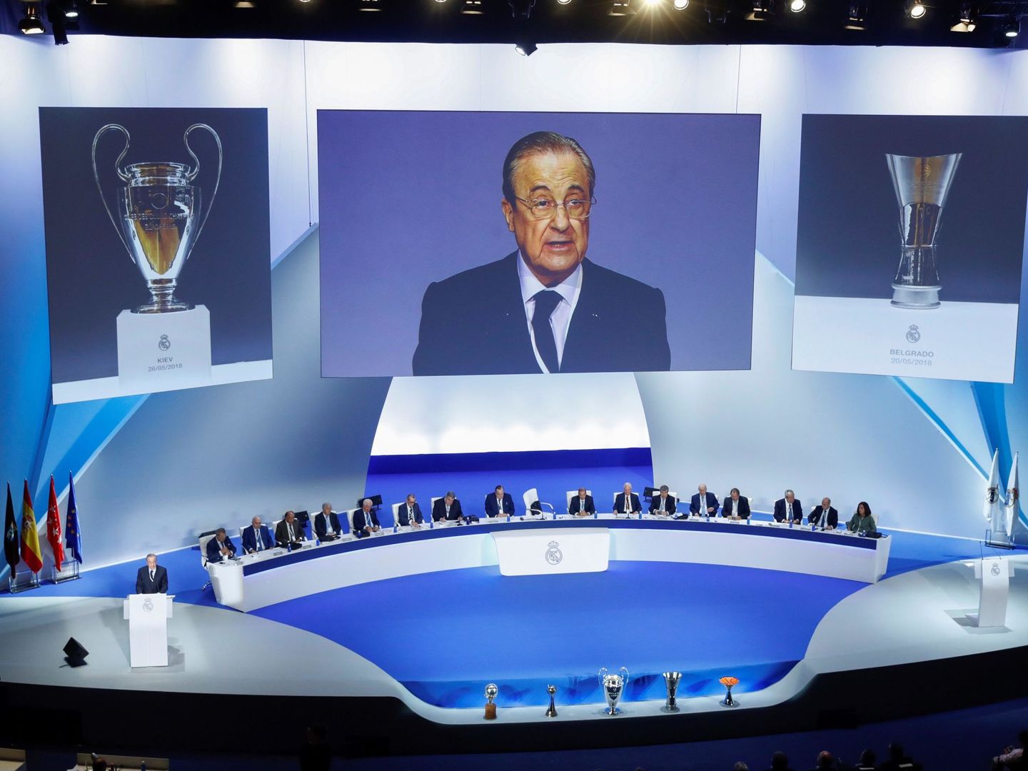 La Asamblea del Real Madrid aprobó el endeudamiento del club para costear la reforma del Santiago Bernabéu. (EFE)