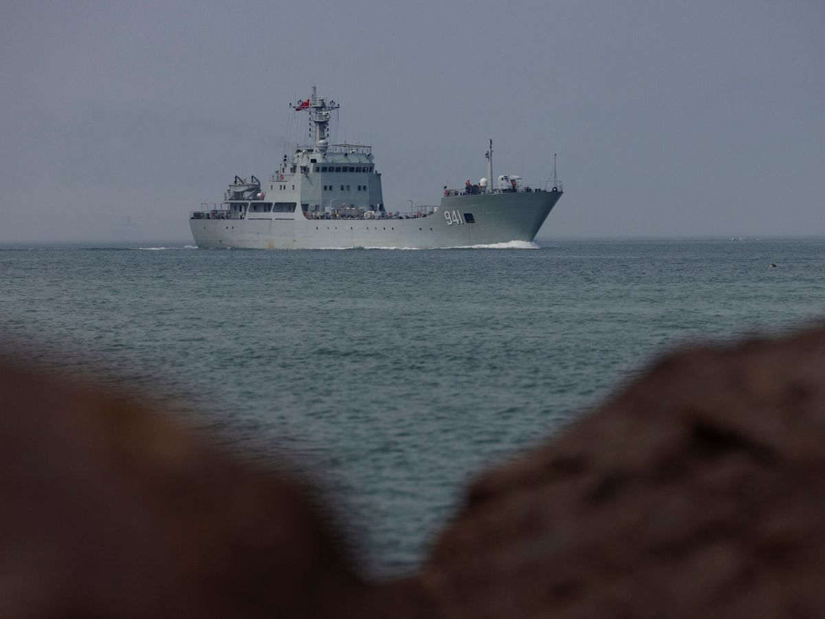 Foto: Un buque de guerra chino en la inmediaciones de Taiwán. (Reuters/Thomas Peter)